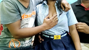 दो जवान लड़कों ने कॉलेज की लड़की को जबरदस्ती चोदा, उसकी चीखें और कराहें साफ सुनाई दे रही थीं