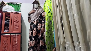 Guru Panas Melihat Muridnya Lagi Asyik Ngewe Sendiri, Lalu Diajak Bercinta Sampai Puas.