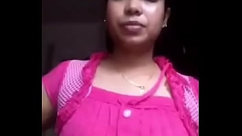 Mallu Aunty’s Voluptuous Melons On Full Display