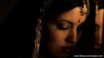 Sensual Indian Dancer’s Erotic Moves Make You Crave More