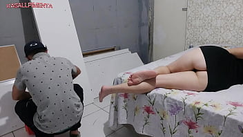 Dona De Casa Safada De Amadora Arrepiando O Montador E Pagando O Serviço Com Muito Sexo