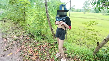 สาวไทยใจกล้าเดินโชว์หีริมทาง เสียงครวญครางเซ็กซี่สุดเร้าใจ