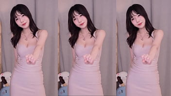 Sultry Korean Dancer Sooflower Grinds And Teases In A Steamy Djrr Raider Performance.