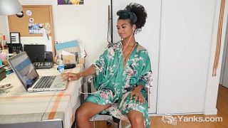 Yanks Ebony Lola Rose Teases Her Hairy Pussy With Her Fingers