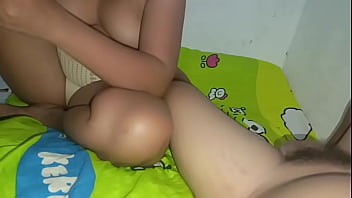 Gairah Terlarang: Ibu Dan Sahabatnya Berbagi Ranjang Di Balik Punggung Suami