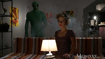 Alien Invader Gives Lonely Housewife A Probing She’ll Never Forget This Halloween
