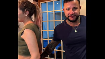 O Corno Excitado Observa O Amigo Arregaçar Sua Esposa Com Tesão