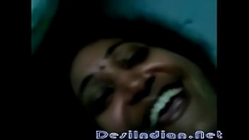 Seductive Desi Telugu Aunty With Irresistible Curves