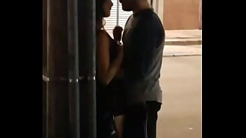 Ela é Uma Emo Chinesa Que Te Beija Com Fúria E Morde Seu Lábio Com Desejo Ardente