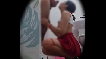 Después De La Fiesta, La Novia Infiel Se Entrega A Un Encuentro Fogoso En El Baño, Capturado Por Una Cámara Oculta
