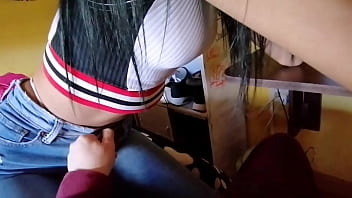 Me Cogí A Mi Mejor Amiga Mientras Se Retorcía Sobre Los Apuntes De La Universidad