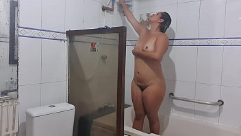 Mal Posso Esperar Para Ver Minha Amiguinha Nua, Então Deixei O Celular Gravando Cada Centímetro Dela