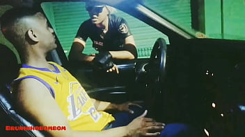 A Policial Safada Transa No Carro Com Tesão