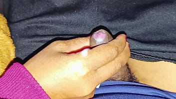 Tanteku Sangat Tergila-gila Pada Batang Mungil Yang Menggoda
