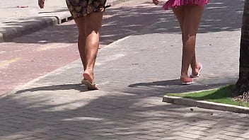 Puta Gostosa Exibindo A Raba Deliciosa Na Praia, Que Tesão De Morena!
