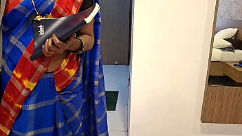 Seductive Tamil Salesgirl Craves Desi Men For Sizzling Married Affairs
