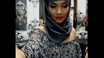 Arab Webcam Tease: Watch Her Get Wet And Wild In Hd