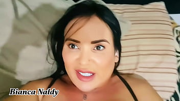 Madura Insaciável Exibe Sua Boceta Gigante E Suculenta