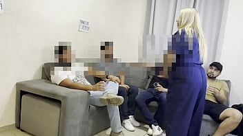 Follada Salvaje En El Banco De Semen