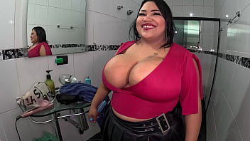 Uma Peituda Gigante E Gostosa Apronta Uma Safadeza Na Mansão, Essa Bbw Slut Doll Vai Te Deixar De Pau Duro