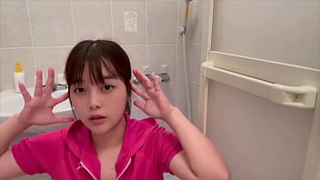 大人しい女子大生が家では至る所で発情オナニーに耽るエッチな日常