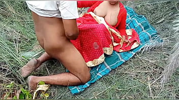 Sizzling Bengali Bhabhi Gets Ravished In The Wild