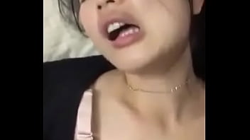 Nasa Maliit Na Silid Ang Pinay, Handang Magpakasaya