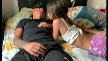 Mi Hermanastra Y Yo Aprovechamos Que Nuestros Padrastros Salieron Para Darnos Pleno En La Cama – Relato Caliente Al Completo