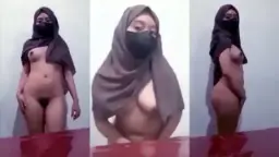 Gadis Cantik Telanjang Bulat Di Hadapan Kamera