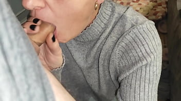 Sultry Housewife’s Oral Ecstasy: Swallowing Every Last Drop