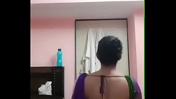 Curvaceous Pooja Bhabhi’s Sultry, Hip-swaying Dance