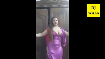 Lonely Desi Housewife’s Sultry Dance With Voluptuous Curves
