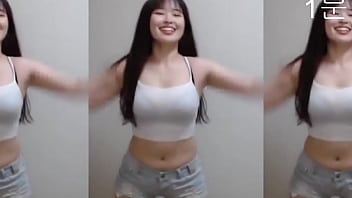 K-pop Groove: 2phuthon’s Seductive Moves