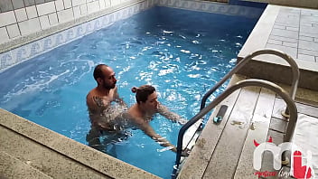 Grávida Adúltera Transando Com O Personal Trainer Enquanto O Corno Submisso Grava, Gozada Abundante Na Safada