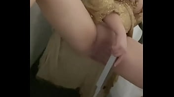 Arabian Snowwhite’s Steamy Post-work Shower: Fingering Her Dripping Pink Pussy After A Long Day With A Client In Los Angeles