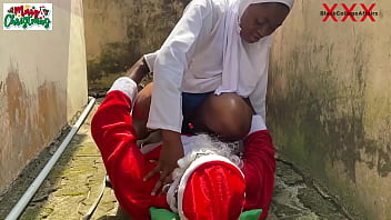Naive 18-year-old Press Girl In Hijab Gets A Hot Christmas Gift From Santa Outside The Compound While Testing Her New School Camera