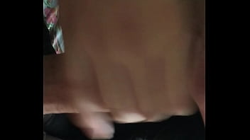 欲火难耐的人妻大胆露脸，从深喉口交到激情口爆