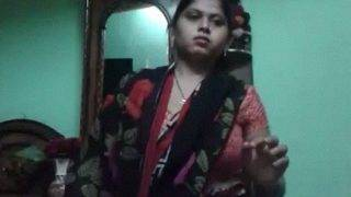 Desi Aunty’s Bold Nude Selfie
