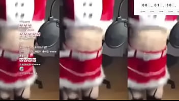 Sultry Seoul Santa Siren Teases In Twitch Temptation