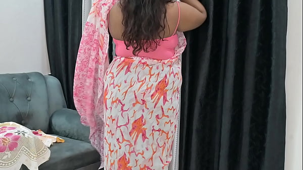Sizzling Indian Bhabhi’s Voluptuous Melons