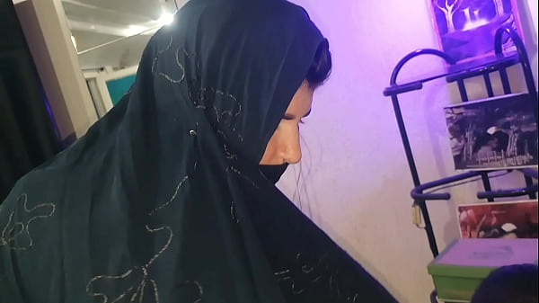 Desi Refugee Earns Her Asylum With A Wild, Tantric Massage And Raw Sex At El Toro De Oro