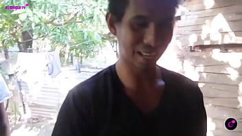 En El Antro Del Barbero Del Hampa, Donde La Lujuria Se Corta Y Se Peina
