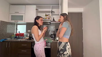 Fuego Caliente: Latinas Lesbianas En Una Explosiva Fiesta De Placer