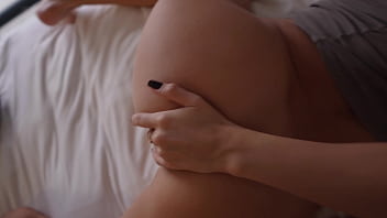 My Luscious Step-sis Chose A Hot, Sticky Filling Over Mindless Scrolling