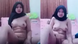 Abg Berjilbab Hitam Menggoda Dengan Remasan Sensual Di Payudaranya