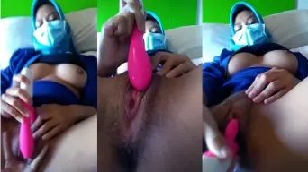 Gadis Berjilbab Pegawai Bank Yang Menggoda