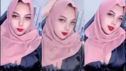 Live Streaming Cantik Berhijab Dengan Belahan Dada Menggoda Dan Desahan Menggairahkan