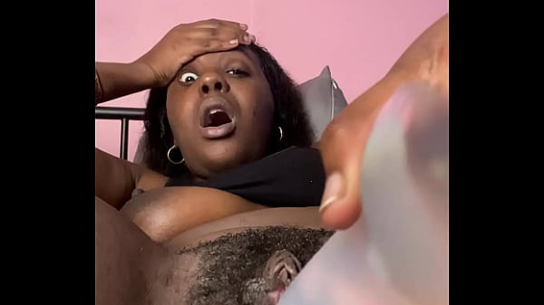 Ebony Beauty Spreads Her Luscious Creamy Pussy For A Sizzling Solo Show