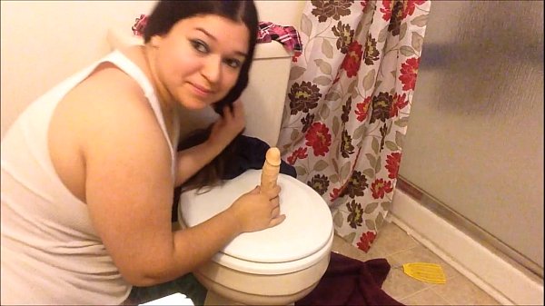 Sultry Strumpet Sucks And Straddles In The Steam