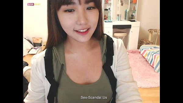 Sultry Korean Beauty Strips Down For A Steamy Solo Camera Session
